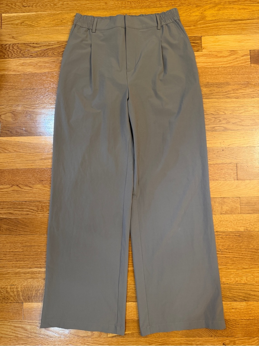 Alo Yoga High-Waist Pursuit Trouser (Long) Light Brown/Dark Beige - Size Medium